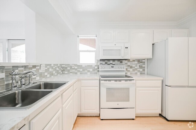 Building Photo - Gorgeous Just Renovated 2 Primary Bedroom ... Rental