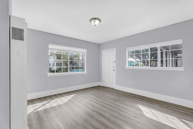 Building Photo - 840 55th St Unit 1