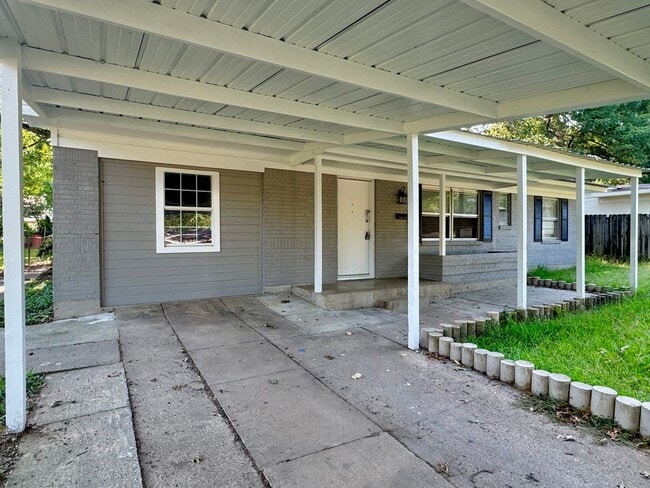 Building Photo - 4 Bedroom, 1 Bath Home in TISD with Fenced...