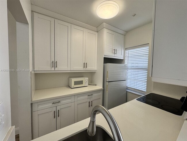 Building Photo - 2219 Polk St Unit 4B