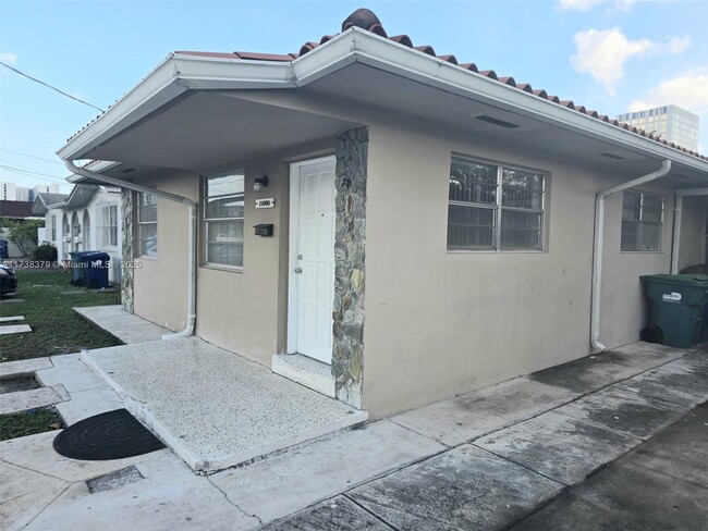 Photo - 11040 SW 4th St Unidad 2 Rental