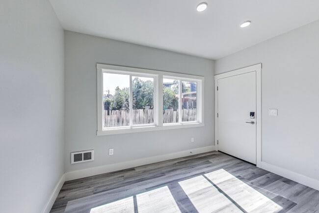 Photo - 3411 Adeline St