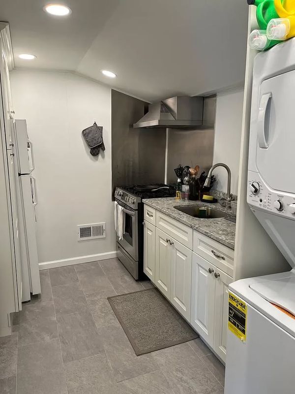 36 Schiller Ave Unit 2nd floor