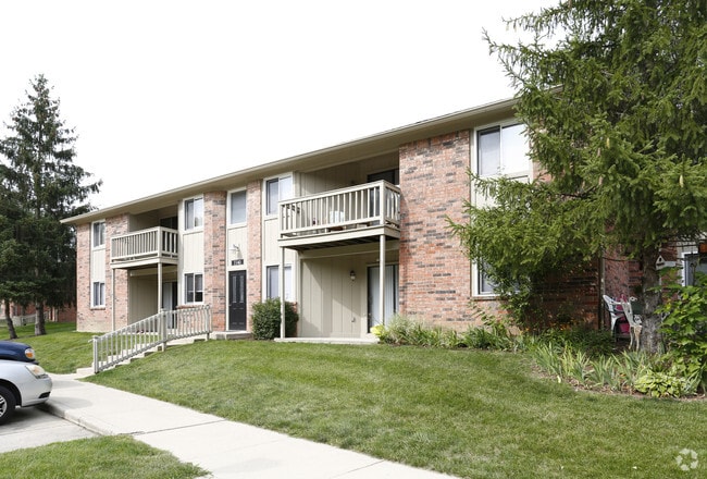 Elige una ubicación en el centro de la ciudad, con patio privado o balcón - Greenfield Knoll Apartments