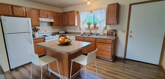 Photo - 709 Golden West Dr Unit B