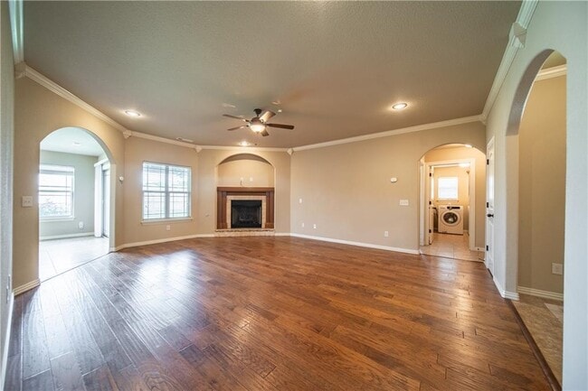 Photo - 704 SW Cabriolet St