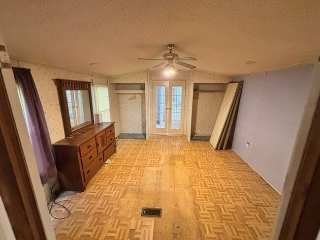 Photo - 22 W Reybold Dr