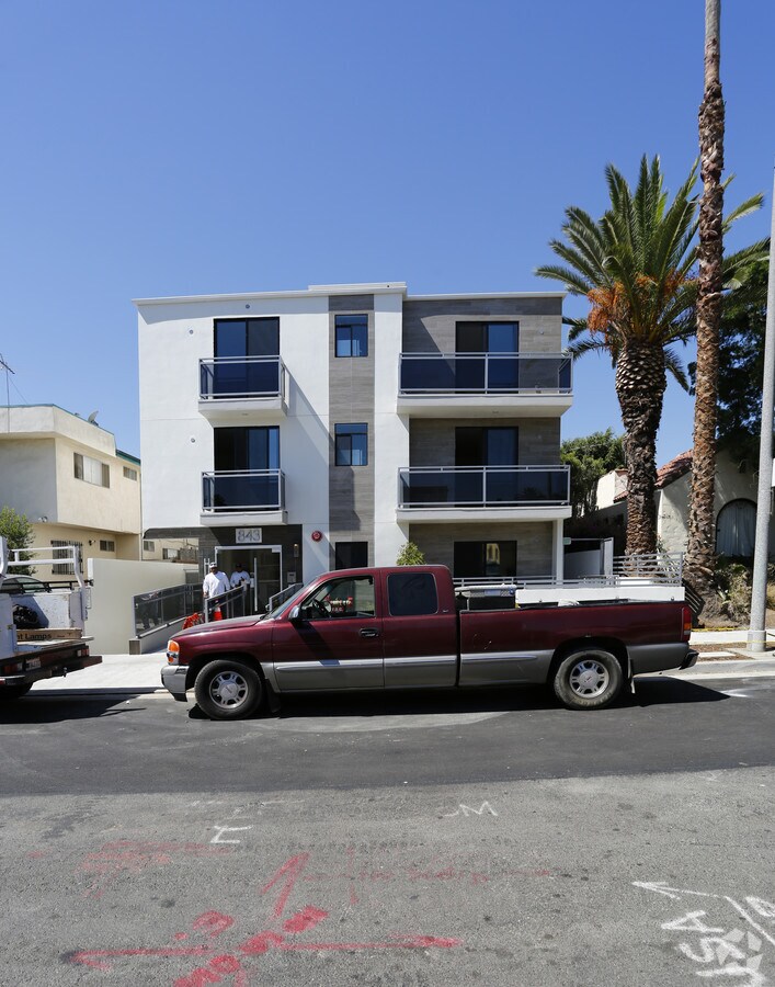 Photo - 843 N Fuller Ave