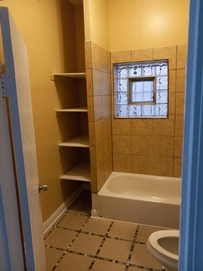 Building Photo - 5412 S Damen Ave Rental