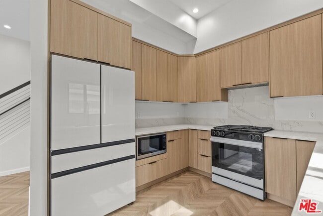 Photo - 10006 Odessa Ave