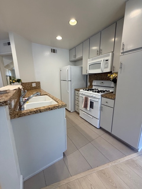 Kitchen - 4322 Matilija Ave Unit 07