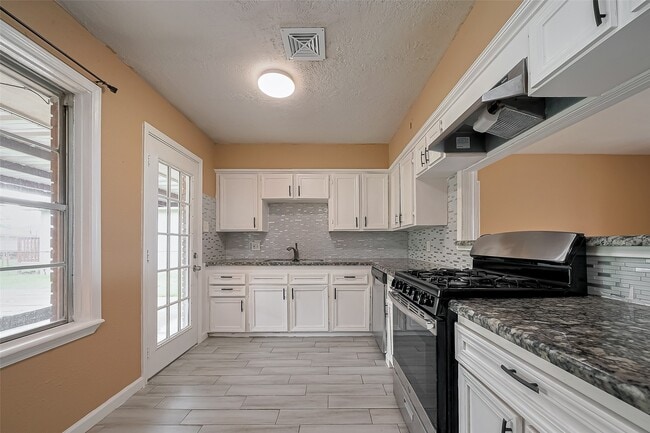 Photo - 626 Shawnee St