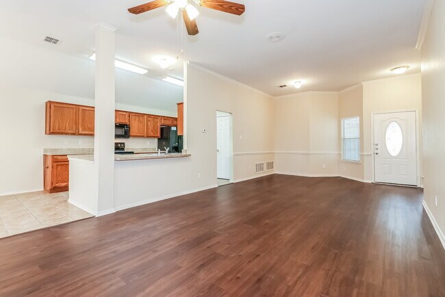 Photo - 948 Grand Central Pkwy