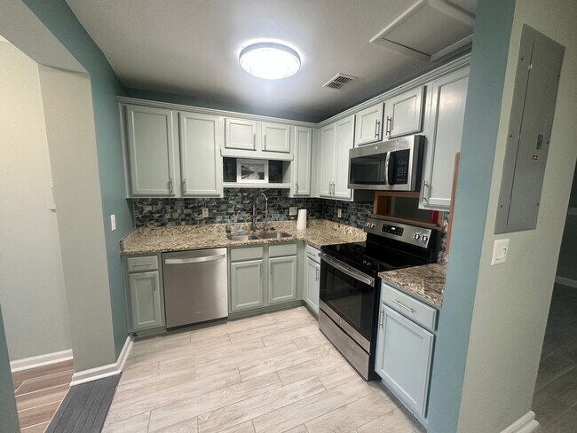 Photo - 820 3rd Ave S