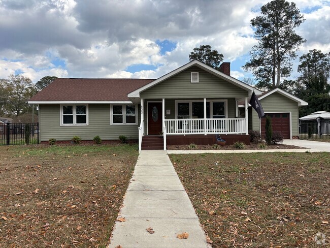 Building Photo - 600 S Oleander Ave Rental