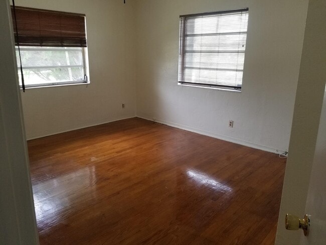 Photo - 703 NW 6th St Unit B