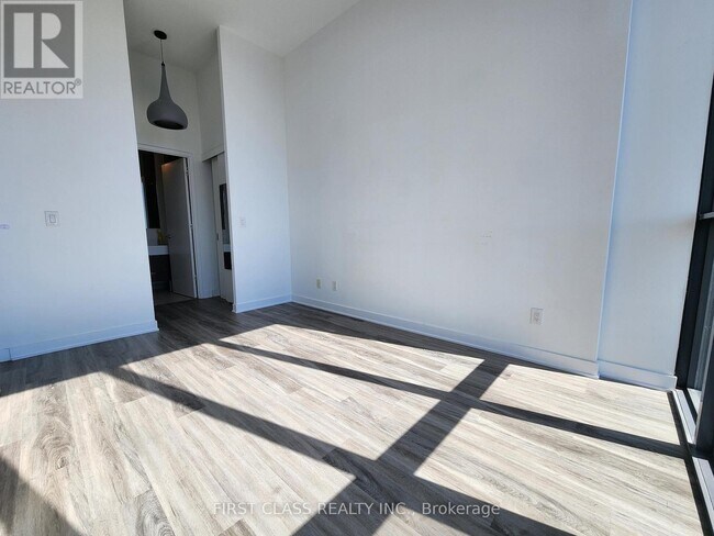 Photo - 110 Charles St E Unité Ph4405