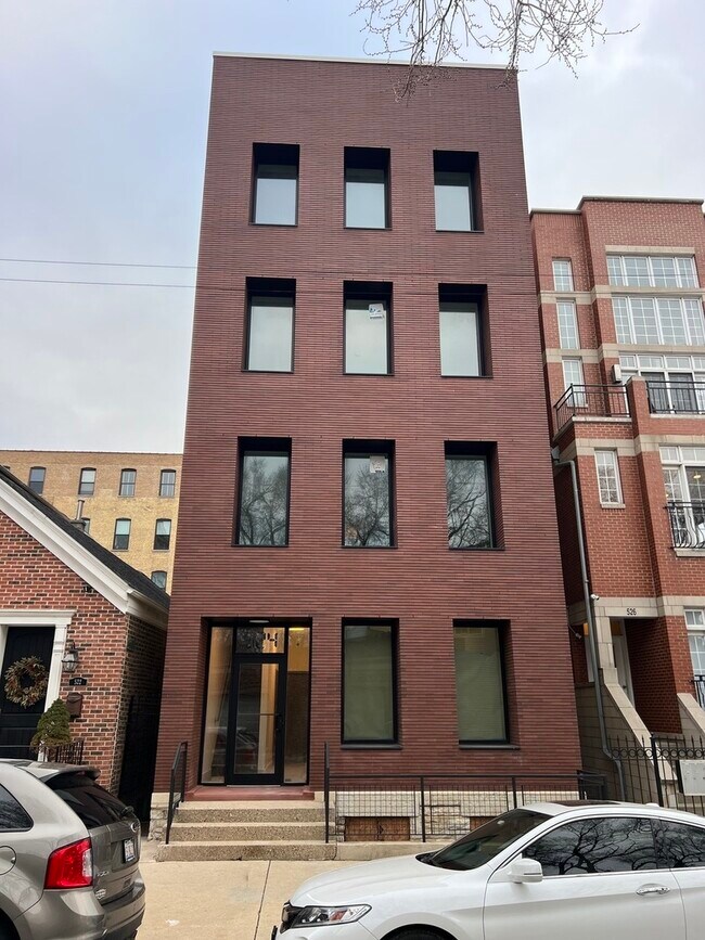 Building Photo - 524 N May St Unit 3