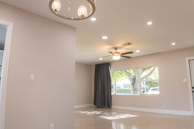 Photo - 259 Bloomfield Dr