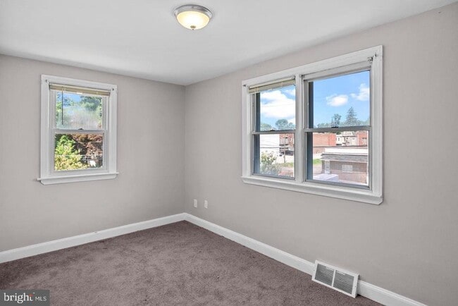 Photo - 380 Edmonds Ave