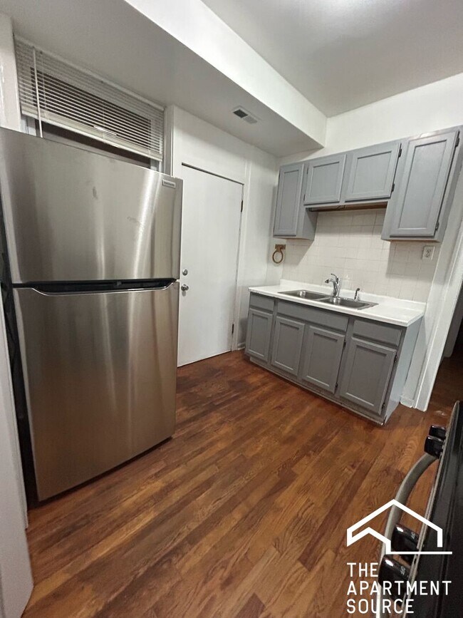 Photo - 4550 N Western Ave Unit 3