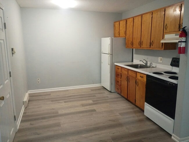 Building Photo - 17 Winter St Unit 11