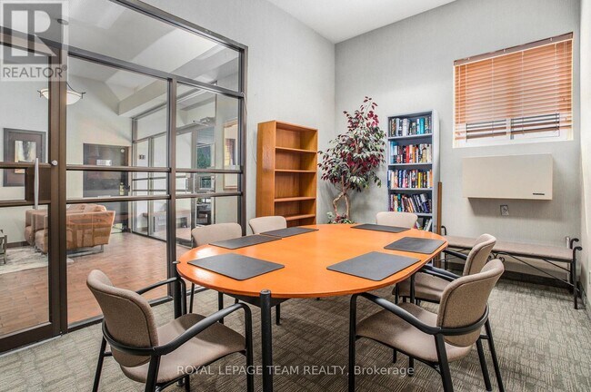 Photo - 141 Somerset St W Unit 402