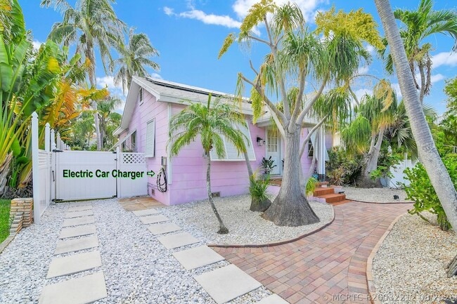 3218 Palm Dr