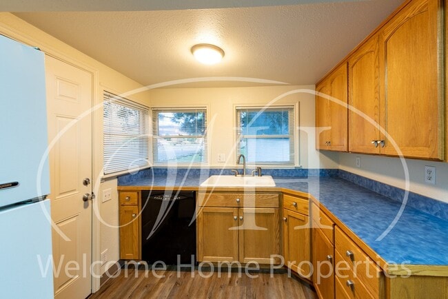 403 SW 2nd St