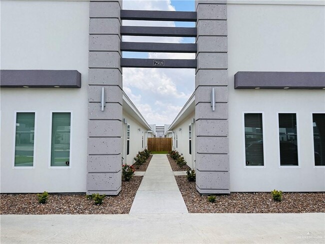 Building Photo - 11 W Driftwood St Unit 3