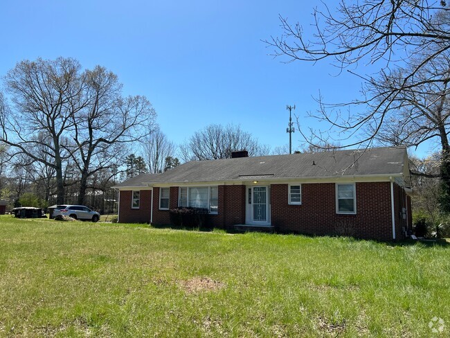 Building Photo - 10039 Mt Holly Rd Rental