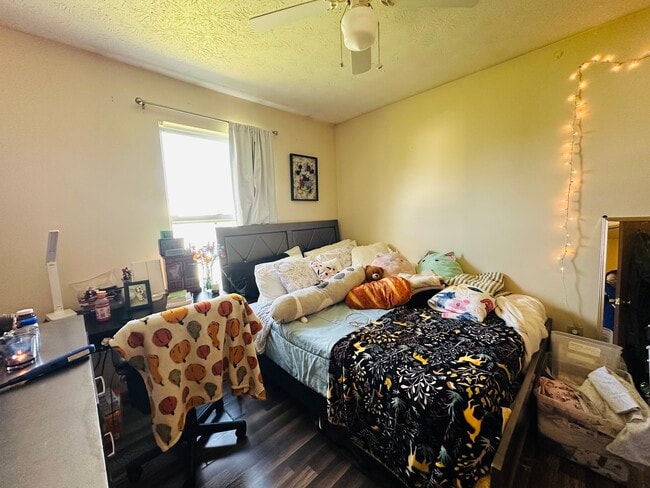 Photo - 1584 E Summit St