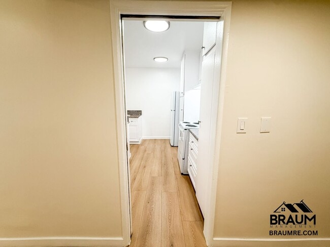 Photo - 5252 Hermitage Ave Unidad 5