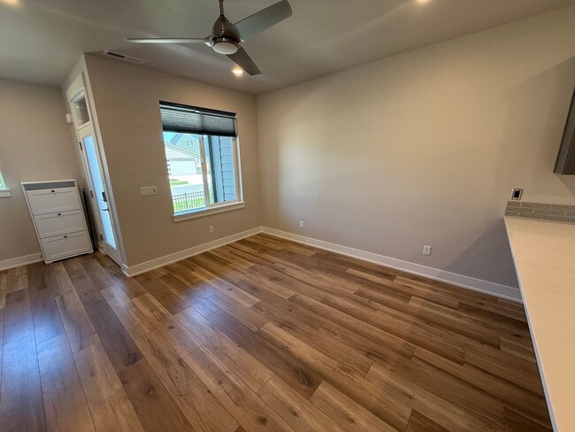 Photo - Petrosa!  3 Bdrm, 2.5 Bath 1450 sq ft Townhouse (end unit), All Appliances, Air Conditioning, DOG...