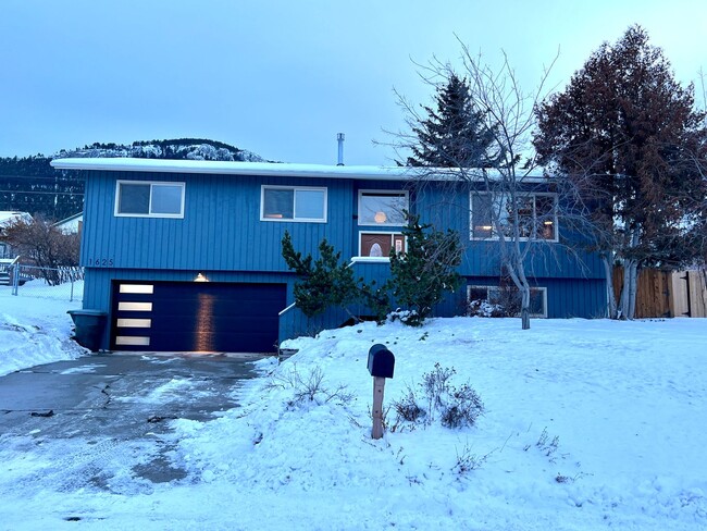 Building Photo - Pet Friendly 4 Bed 3 Bath Single Family Home on Westside W/ Fully Fenced yard, Attached Garage!