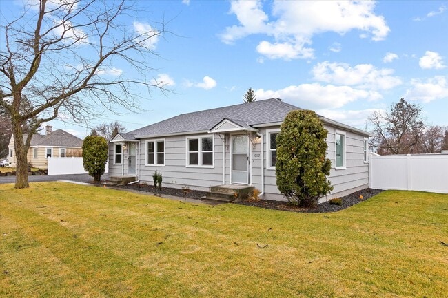 Photo - 10112 E Broadway Ave