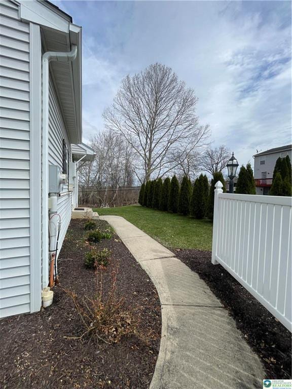 Photo - 351 Hawthorn Ln