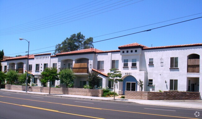 Building Photo - 6901 Laurel Canyon Blvd Unit 206 Rental