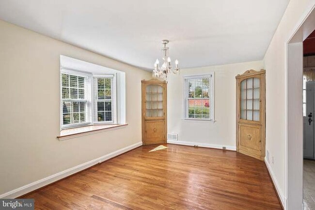 Photo - 1606 Thetford Rd