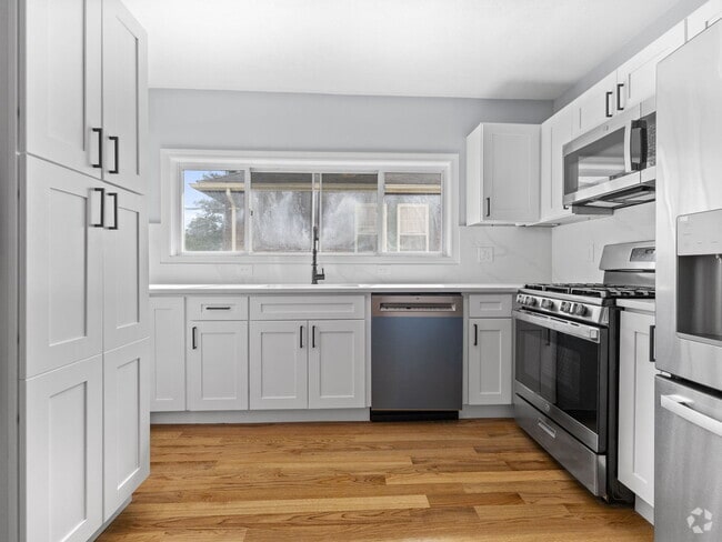 Building Photo - 17 Tesla Ave Unit 2A Rental