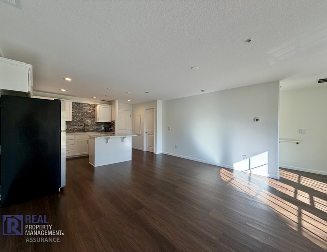 Photo - 22582 SW Main St