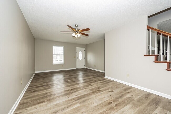 Photo - 805 Forest Ridge Dr