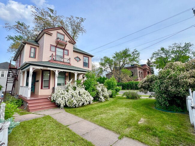 Building Photo - AVAILABLE JUNE - Upper 2 Bed 1 Bath Apt w/ Private Laundry Unit 1128 Hammond Ave - 2