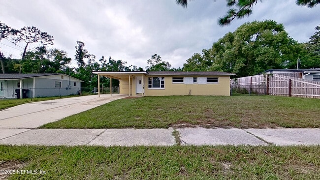 Photo - 165 Parkwood Dr W