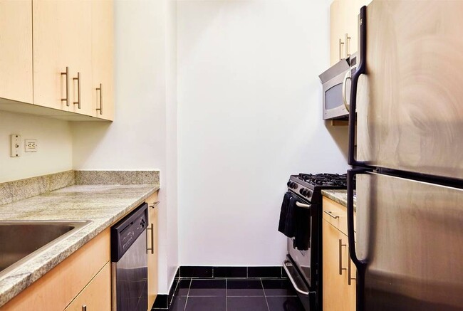 Photo - 91-91 Washington St