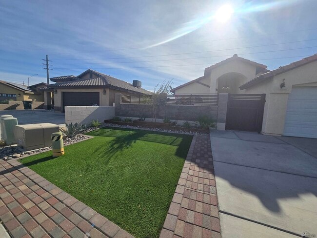 417 San Juan Ln