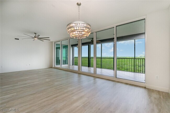 Photo - 455 Cove Tower Dr Unidad 902