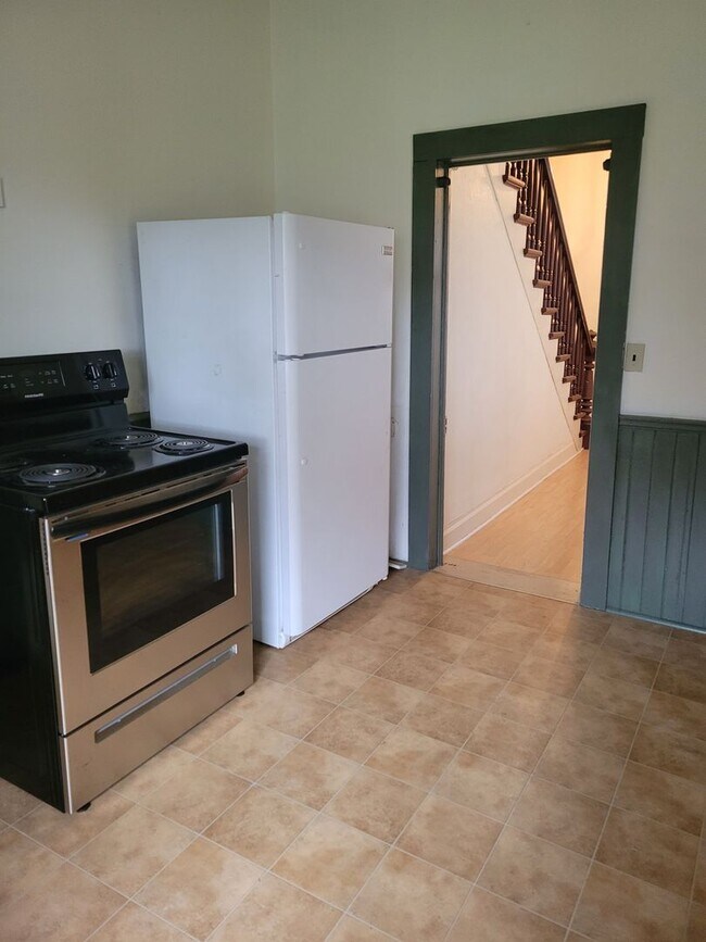 Building Photo - Uptown Port Townsend Home