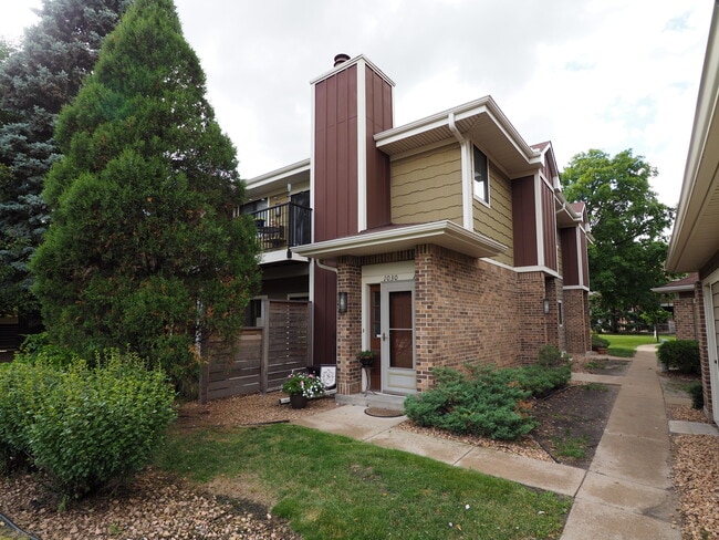 Building Photo - 1030 W 66th St Unit 1