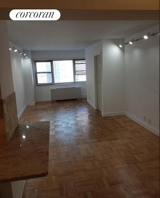 Photo - 345 E 56th St